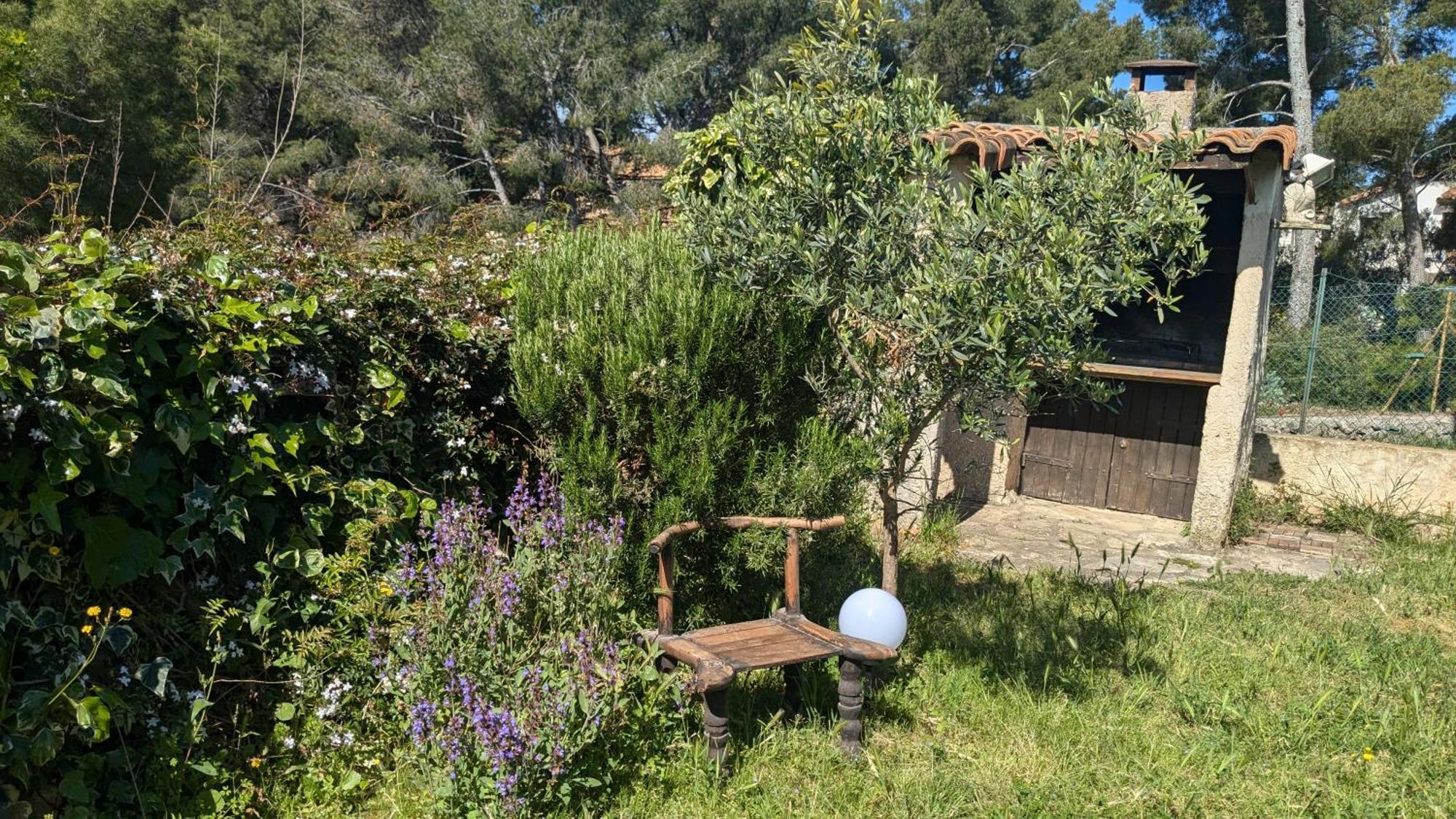 Maisonnette Kalis Calme Avec Climatisation Parking Jardin Cadre Campagne Plages A Pieds Bandol Eksteriør bilde