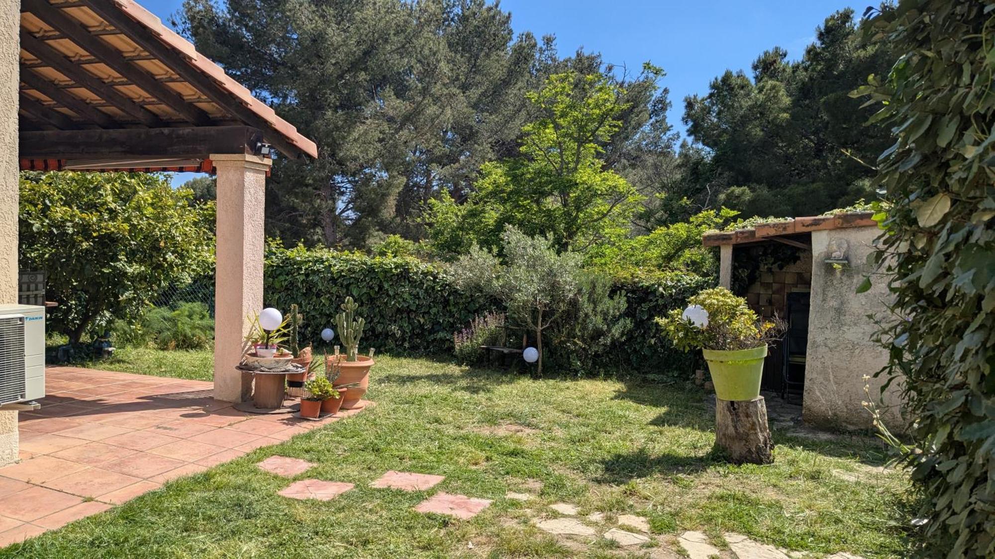 Maisonnette Kalis Calme Avec Climatisation Parking Jardin Cadre Campagne Plages A Pieds Bandol Eksteriør bilde